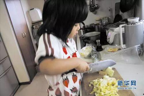 九岁女孩做饭网红打卡,网红打卡记录成长美食之旅