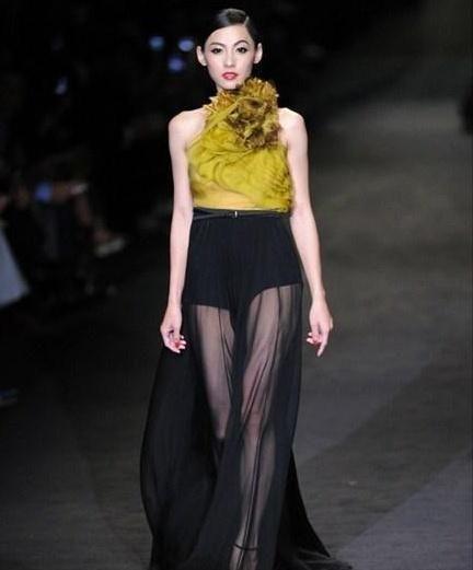 明星t台走秀穿搭,明星们的时尚穿搭解析